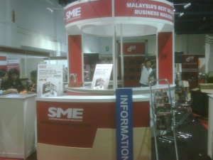 The SME Magazine booth. Work-in-progress at the booth when we snapped this pix. 'Fight Back' SME Ad Package from RM 3,888 for 3-insertions exclusively for first time advertisers at SME Solutions Expo 2009.  And get your subscription at the Expo. 1-year subscription to Malaysia's best selling business magazine for only RM 60 per annum and receive over RM 40 worth of instant gifts